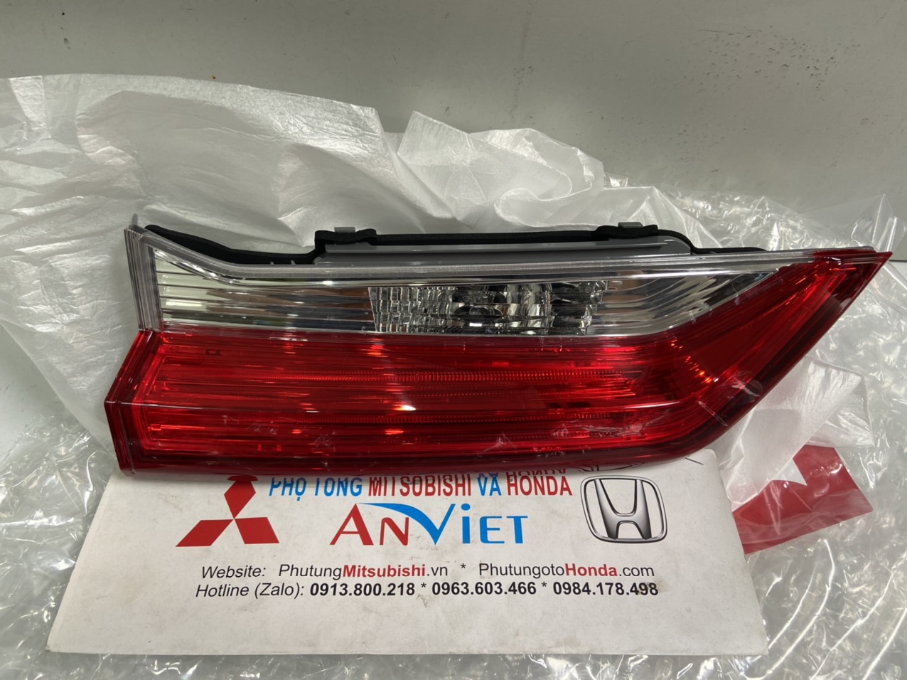 Đèn hậu miếng trong xe Honda CRV 2018-2020